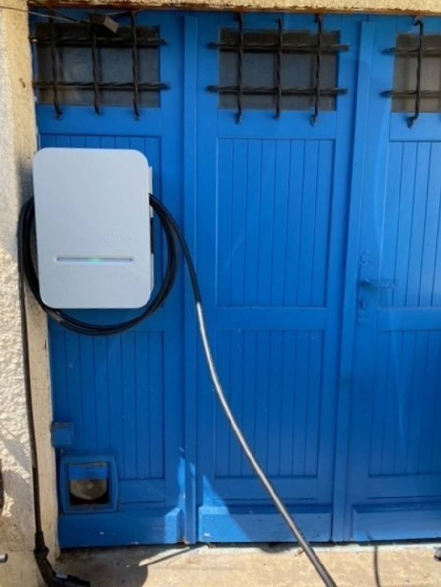 borne de recharge bleu